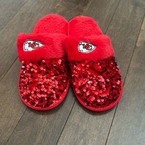 Chiefs slippers!! Size small (5/6)